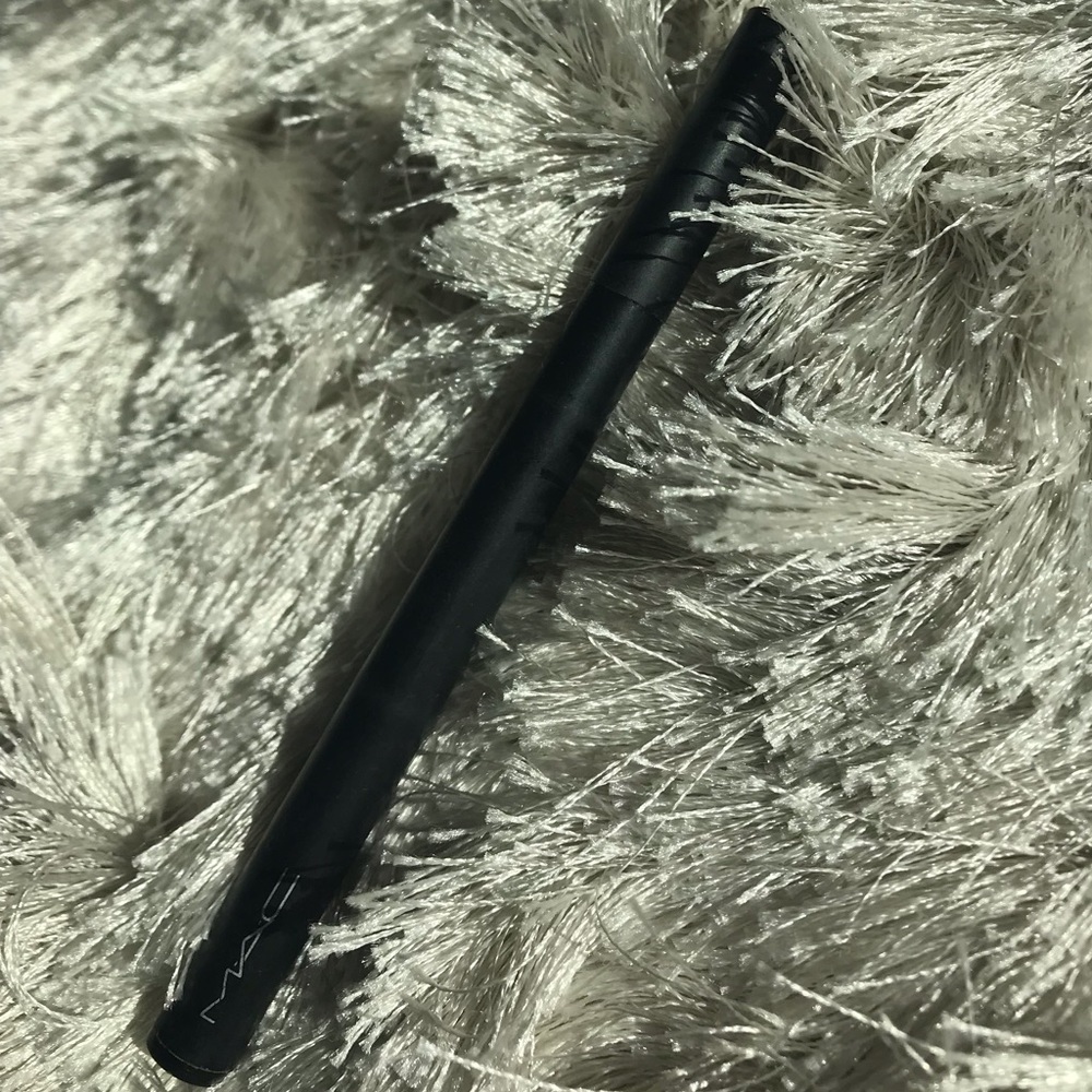 MAC EYELINER